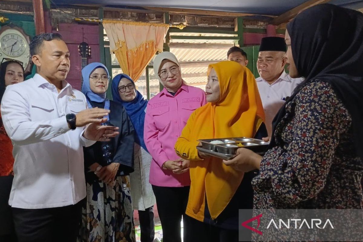 Menteri Wihaji Tinjau Keluarga Berisiko Stunting di Pangkalpinang, Soroti Sanitasi dan Air Bersih