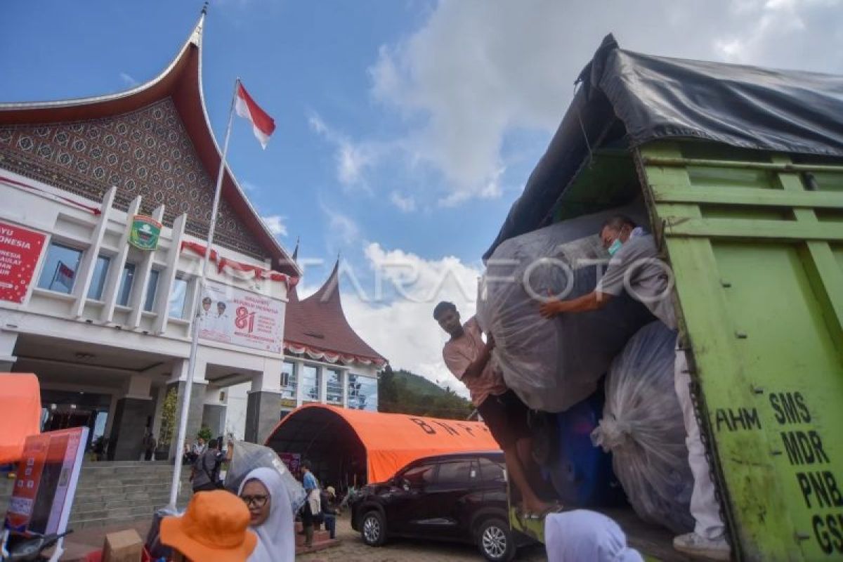 Kemensos Salurkan Bantuan Logistik Rp253 Juta untuk Korban Banjir Bandang Solok