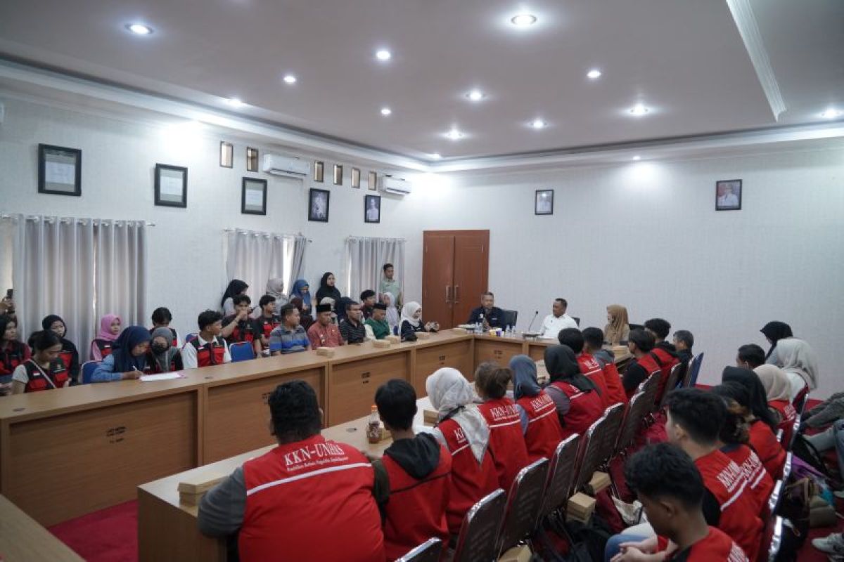 Bupati Luwu Patahudding Ingatkan 55 Mahasiswa KKN Unhas: Program Harus Sesuai Kebutuhan Desa, Bukan Sekadar Seremonial