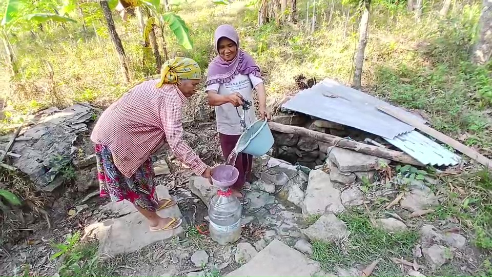 300 KK di Dusun Kebontaman Ungaran Mulai Kesulitan Air Bersih, Warga Bergantian Ambil Air Demi Bertahan Saat Kemarau