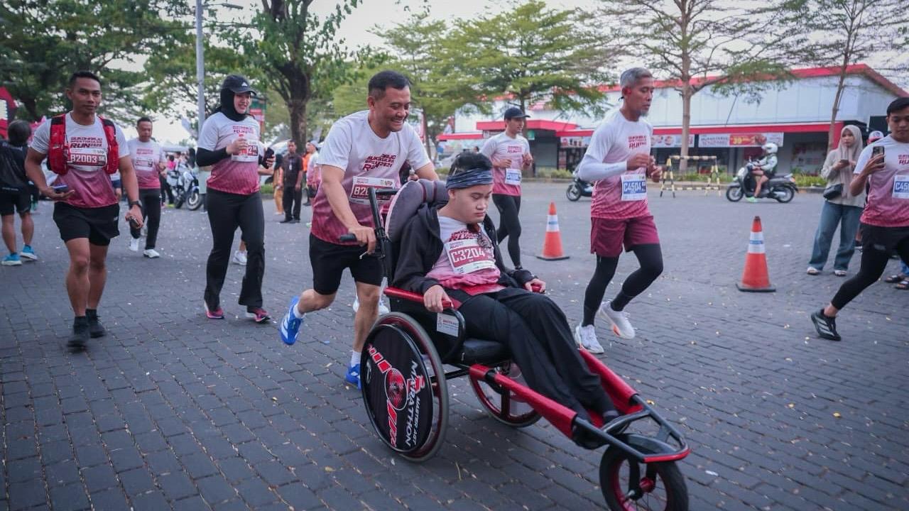 Gubernur Jateng Ahmad Luthfi Dorong Sport Tourism di Sukoharjo Spektakuler Run 2026, 2.000 Pelari Ramaikan HUT ke-80