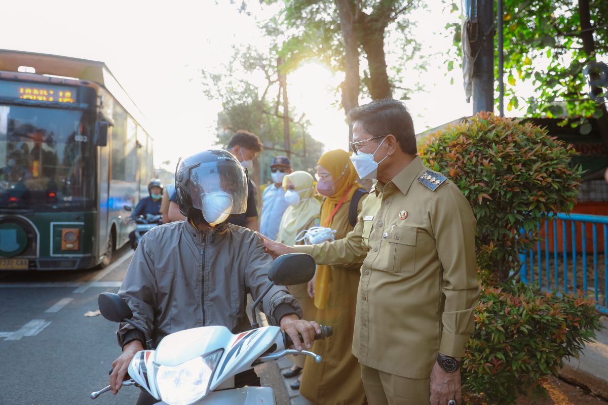 DPRD Kota Tangerang Dorong Perusahaan Bagikan Masker ke Pekerja, Antisipasi ISPA Akibat Abu Vulkanik Gunung Anak Krakatau