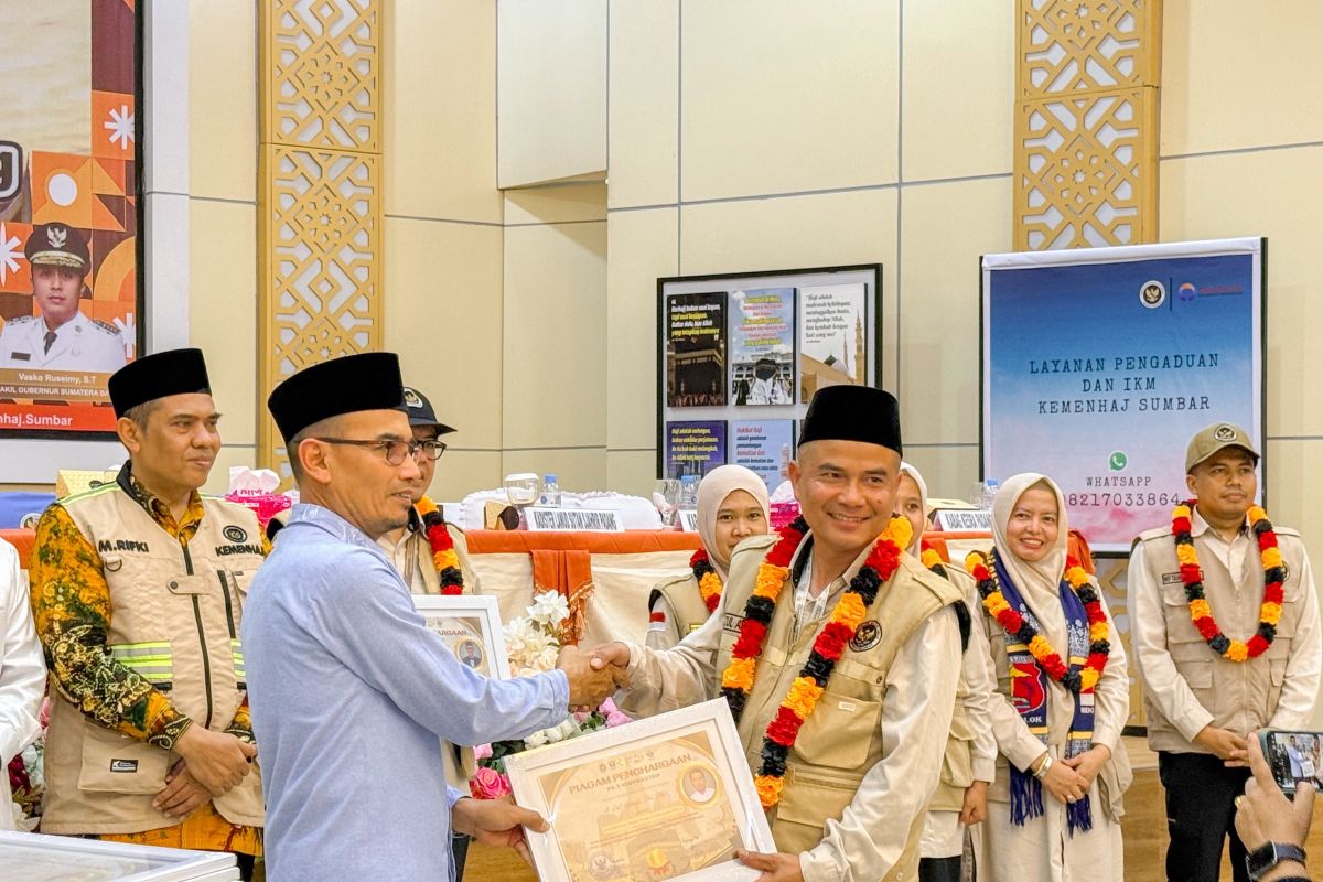 194 Jamaah Haji Asal Kabupaten Solok Tiba di Tanah Air, Disambut Haru Keluarga di Asrama Haji Padang
