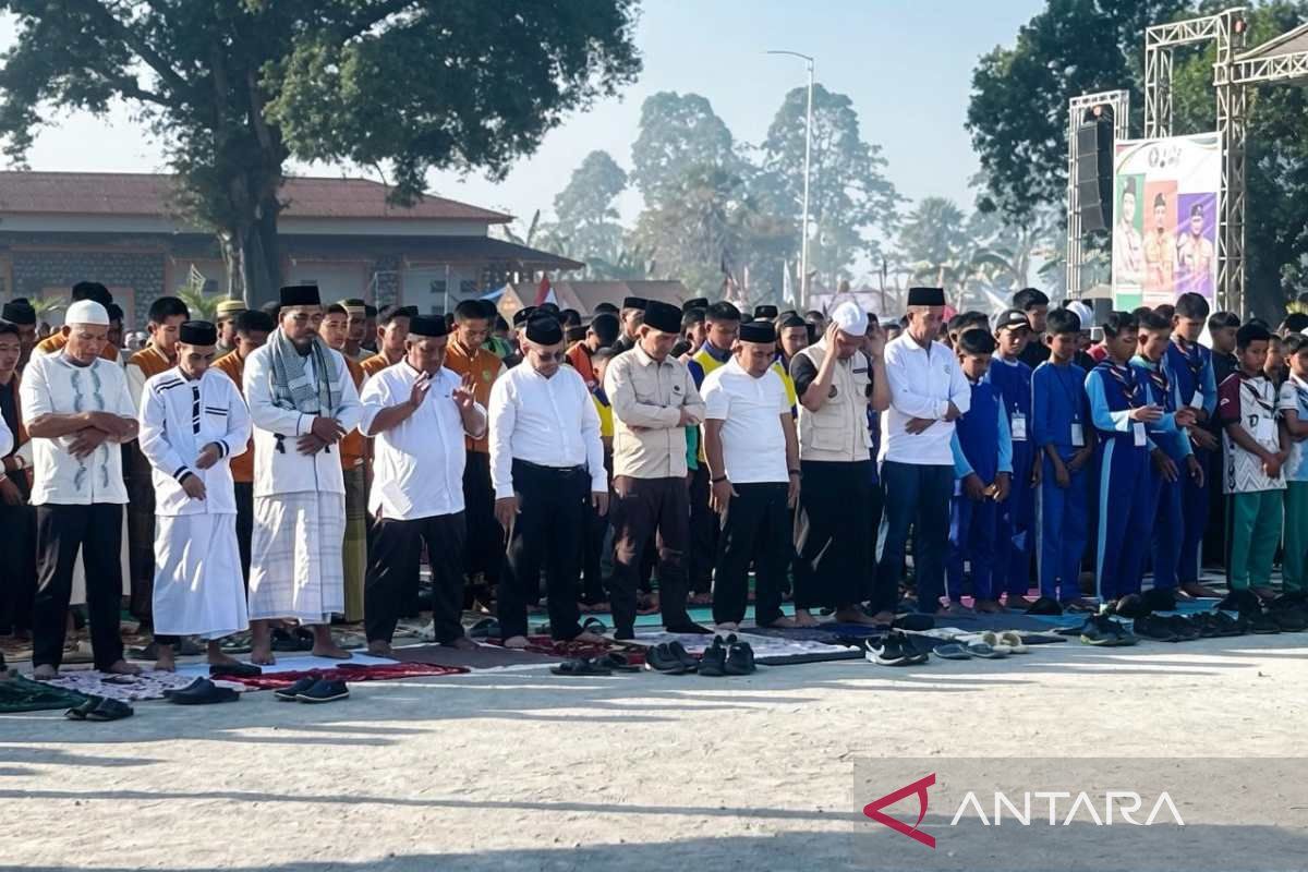 Kemarau Panjang, Ribuan Peserta Kemah Pramuka Madrasah di Gowa Gelar Shalat Istisqa Minta Hujan