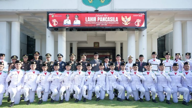 Wali Kota Medan Rico Waas Ajak ASN Terapkan Nilai Pancasila dalam Pelayanan Publik, Serahkan Santunan Rp 134 Juta