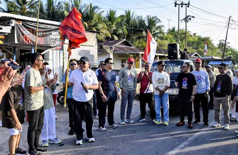 Wabup Gorontalo Tonny Junus Lepas Jalan Sehat Karnaval Pemuda di Dungaliyo, Ada Cek Kesehatan Gratis dan Donor Darah