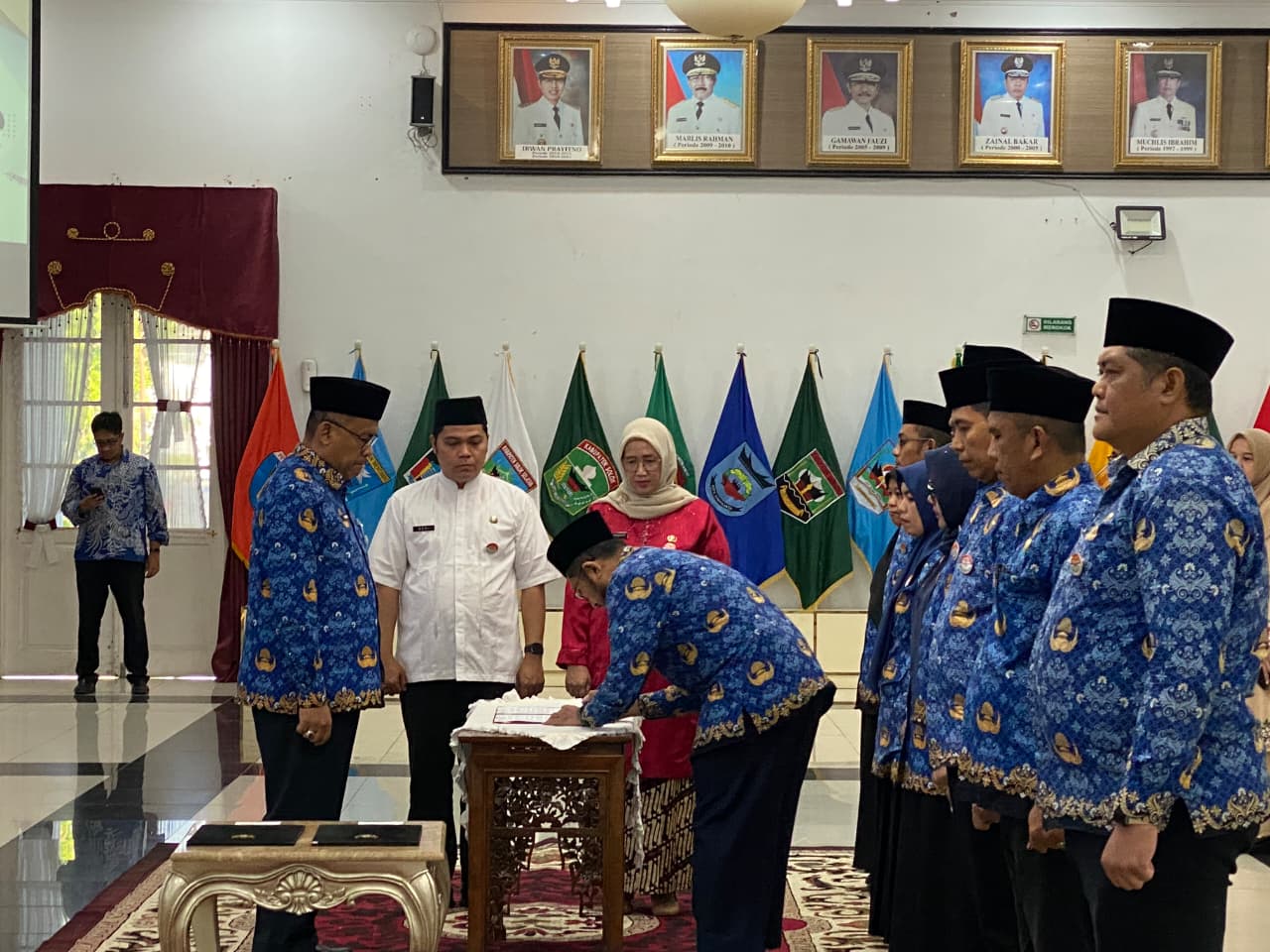 Sekda Sumbar Arry Yuswandi Lantik 8 Pejabat, Tekankan Target Pembangunan Bukan Sekadar Status