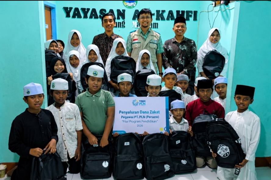 YBM PLN NTB Salurkan Bantuan Perlengkapan Sekolah untuk Puluhan Anak Yatim dan Dhuafa di Mataram