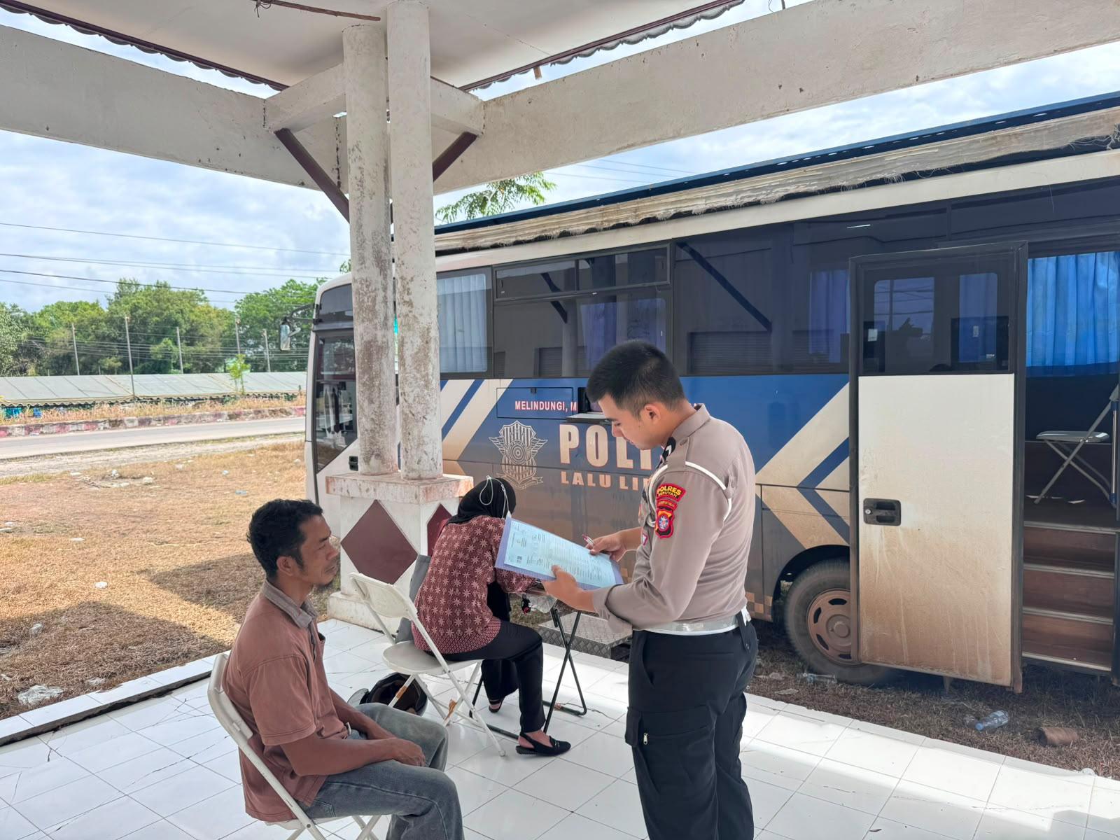 Satlantas Polres Seruyan Hadirkan Bus SIM Keliling di Kecamatan Hanau, Warga Tak Perlu ke Kota untuk Perpanjang SIM