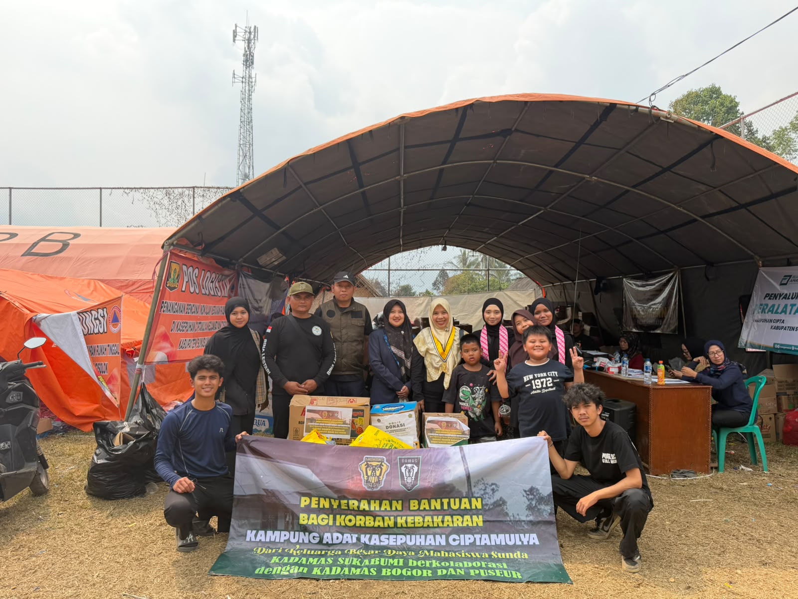 KADAMAS Sukabumi Salurkan Bantuan untuk Korban Kebakaran Kampung Adat Kasepuhan Ciptamulya, Kolaborasi dengan Bogor dan Pusat