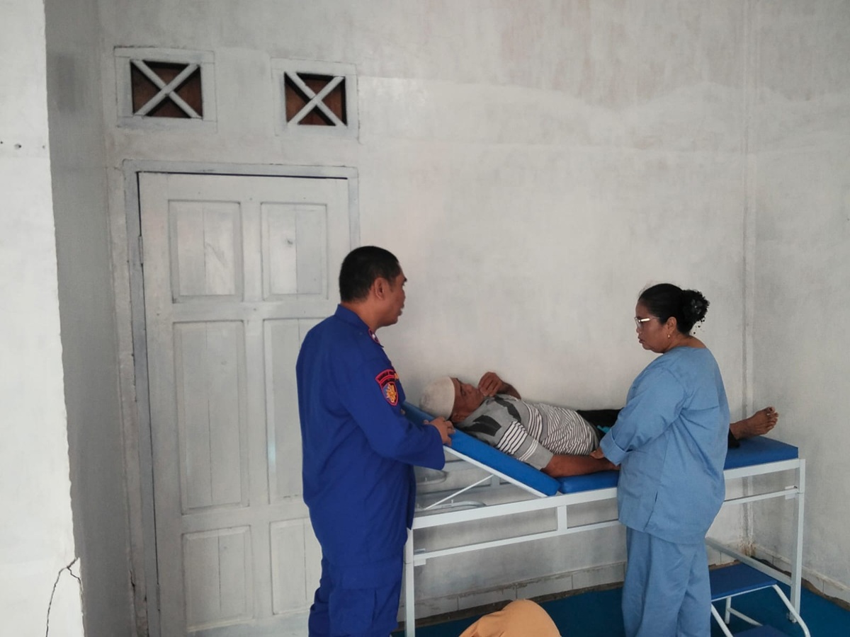Ambulance Apung Jemput 60 Lansia di Upang untuk Pemeriksaan Kesehatan Gratis di Rumah Sehat Polairud Sumsel