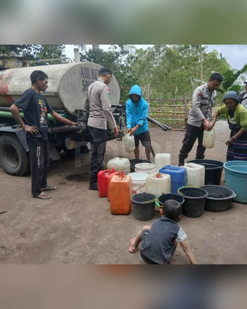Polres Ngada Distribusikan Air Bersih ke Kampung Bopoma, Bantu Warga Terdampak Musim Kemarau di Golewa Barat