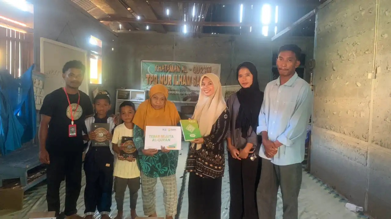 32 Mushaf Al-Qur'an Disalurkan ke 85 Santri di Dusun Saluku Seram Bagian Barat, Kolaborasi BMH Maluku dan Mahasiswa UIN Ambon