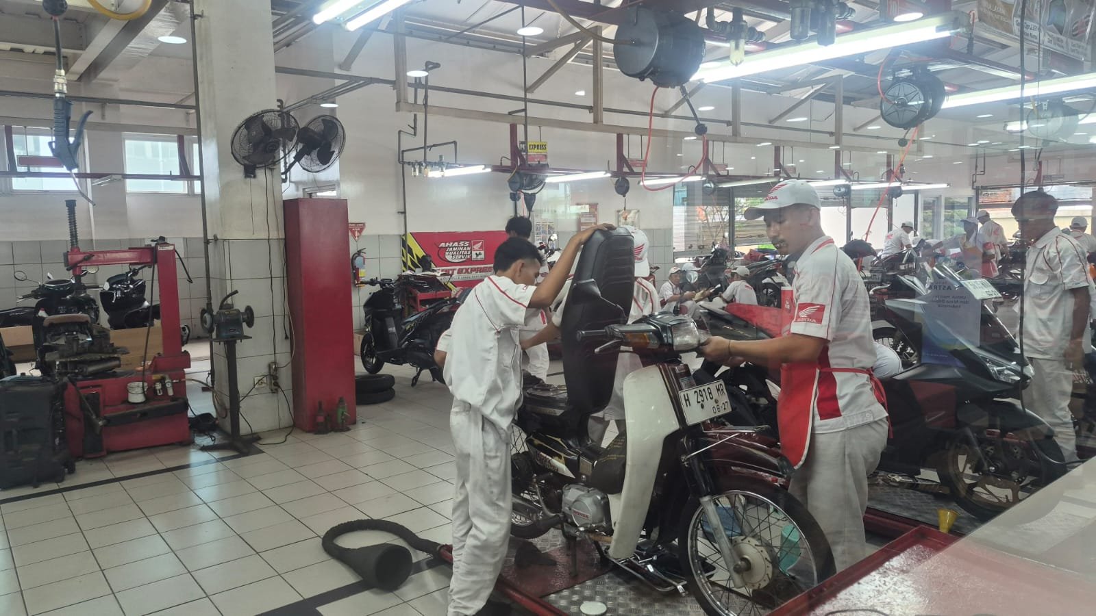Astra Motor Center Semarang Hadirkan Layanan Lengkap di Satu Atap, dari Beli Motor hingga Servis Big Bike