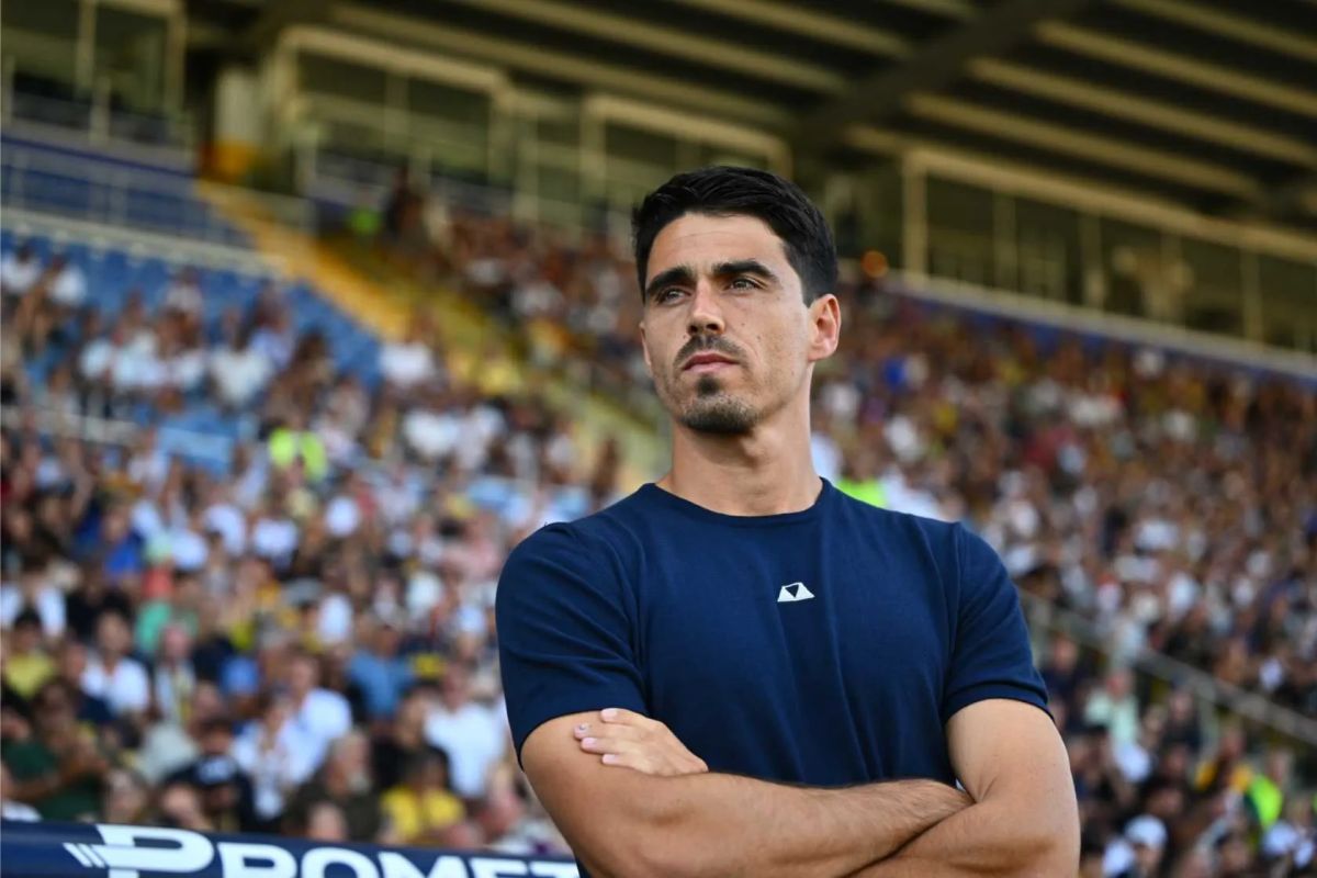 Parma Pecat Pelatih Carlos Cuesta Usai Kemenangan Perdana di Serie A Musim Ini