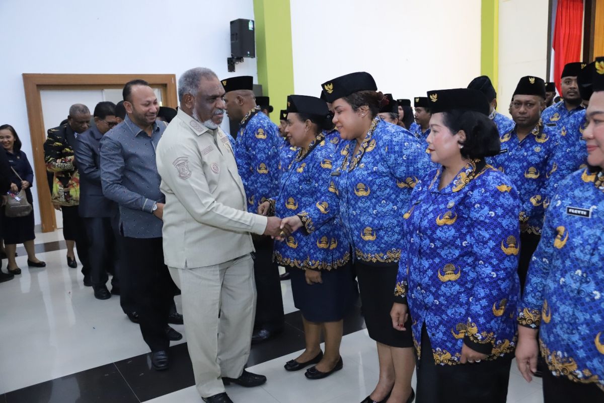 Wali Kota Jayapura Lantik 113 ASN, Kombinasi Mutasi dan Promosi untuk Perkuat Pelayanan Publik