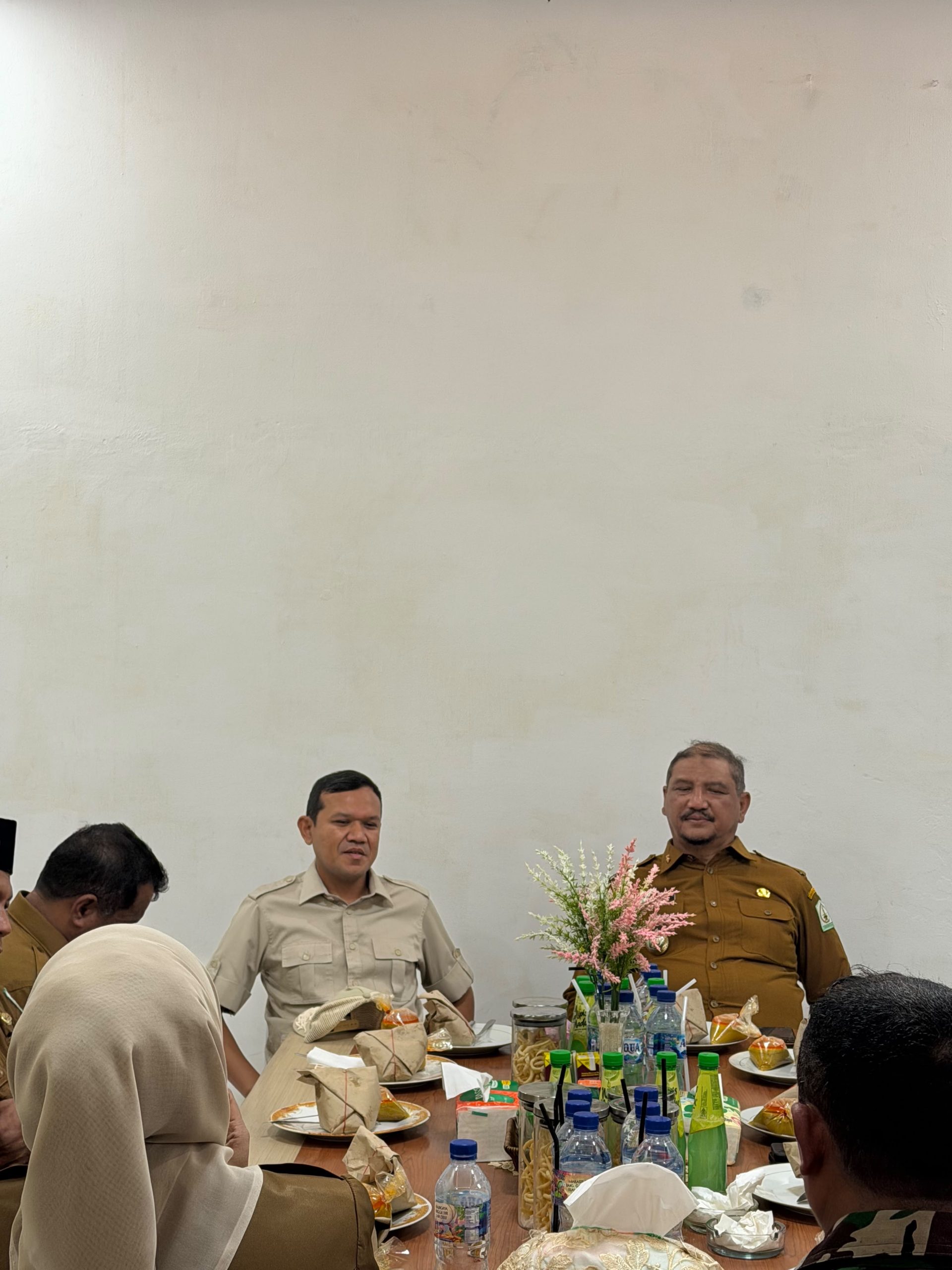 Wagub Aceh dan Bupati Aceh Tamiang Pimpin Rapat Koordinasi Pemulihan Pascabencana di Koramil Rantau, Bahas Infrastruktur Hingga Ekonomi Warga