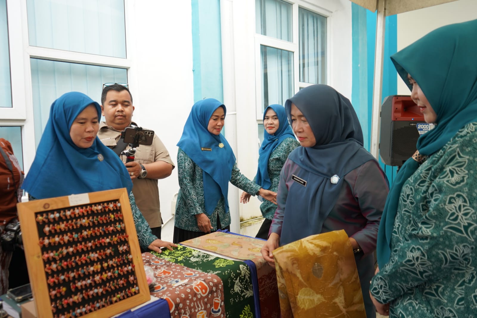 Ketua TP PKK Provinsi Jambi Hesti Haris Tinjau Rumah Dilan Madani, Apresiasi Produk UMKM Binaan di Tanjung Jabung Barat