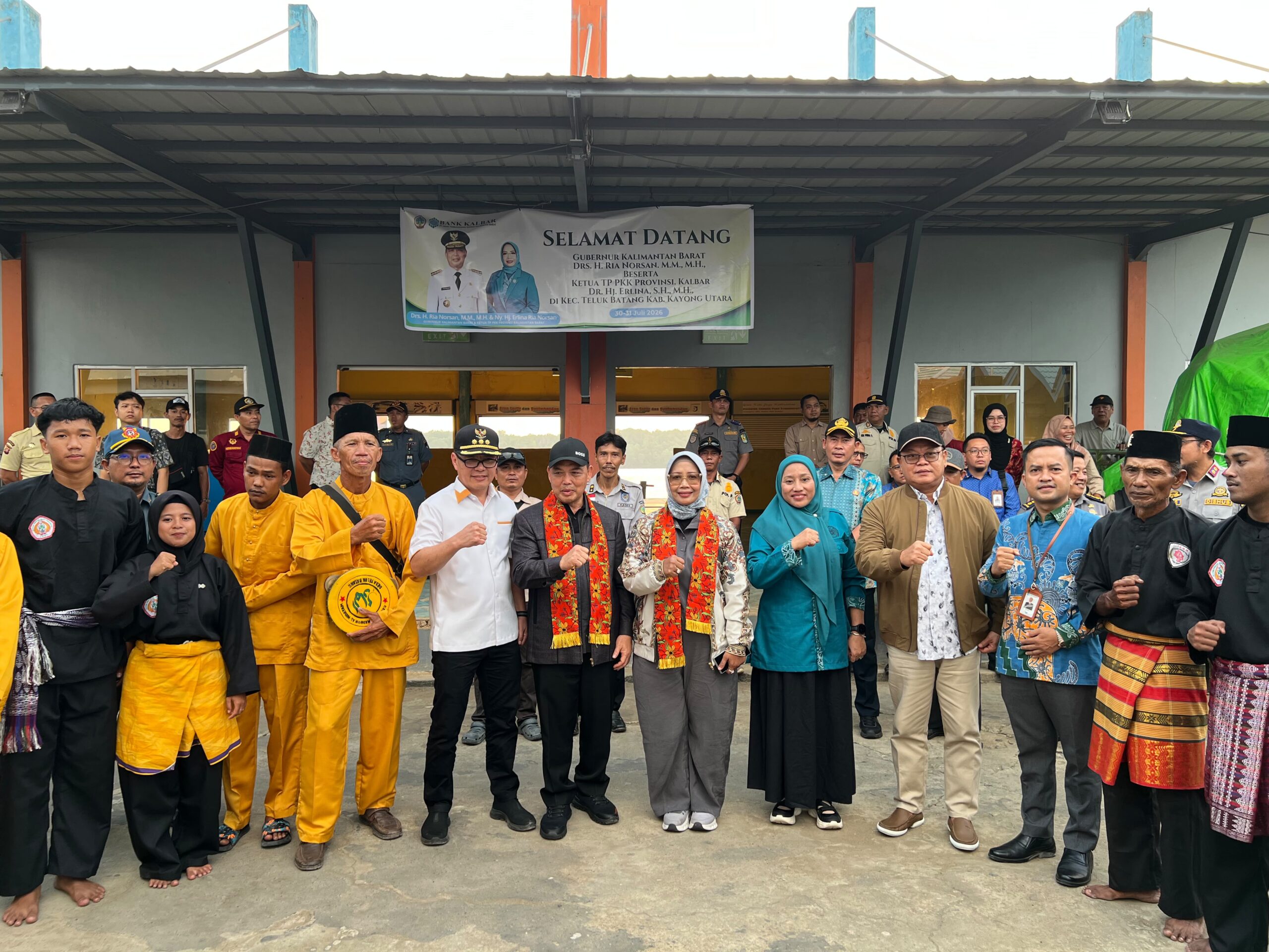 Ria Norsan Bawa Gema Membangun Desa ke Teluk Batang, Ribuan Warga Pesisir Kalbar Manfaatkan Layanan Terpadu