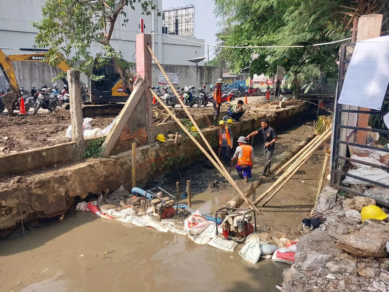 Proyek Turap Saluran Kali Cabang Timur Depok Capai 30 Persen, DPUPR Targetkan Rampung 6 September 2026
