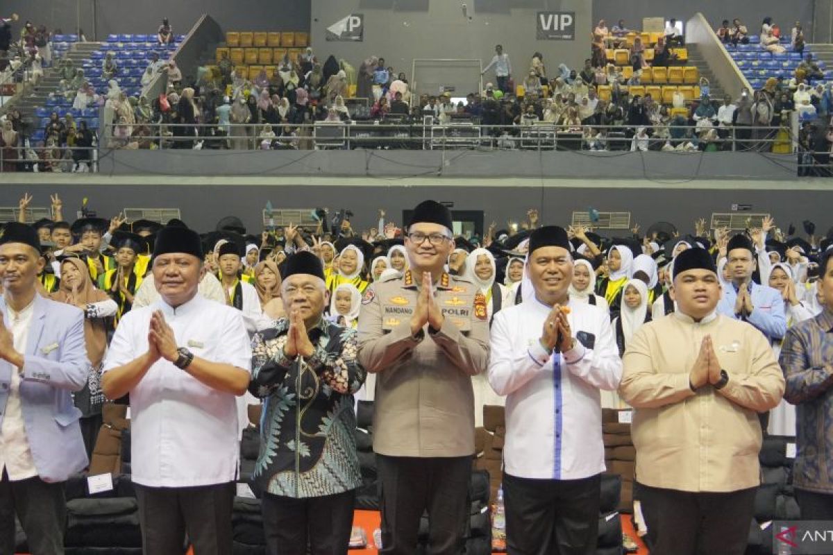 Polda Sumsel Salurkan 5.000 Buku Hijaiyah di Palembang, Targetkan Santri Melek Aksara Alquran
