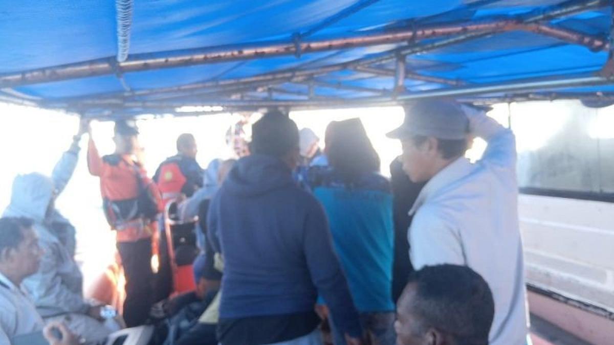 Tim SAR Gabungan Evakuasi 14 Penumpang Speedboat Mati Mesin di Perairan Kepulauan Aru, Seluruh Korban Selamat