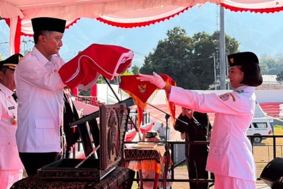 Kabar Terkini Menteri PU Dody Pimpin Upacara HUT RI ke-81 di Ende di Tengah Penanganan Gempa NTT Menurut Pejabat