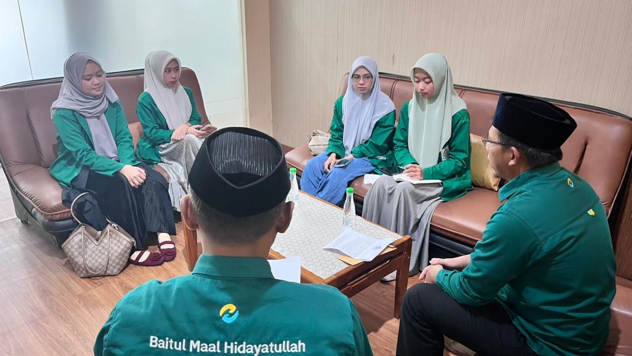 Mahasiswi UIN Alauddin Makassar Pelajari Langsung Manajemen Dana Zakat di Kantor BMH Sulsel