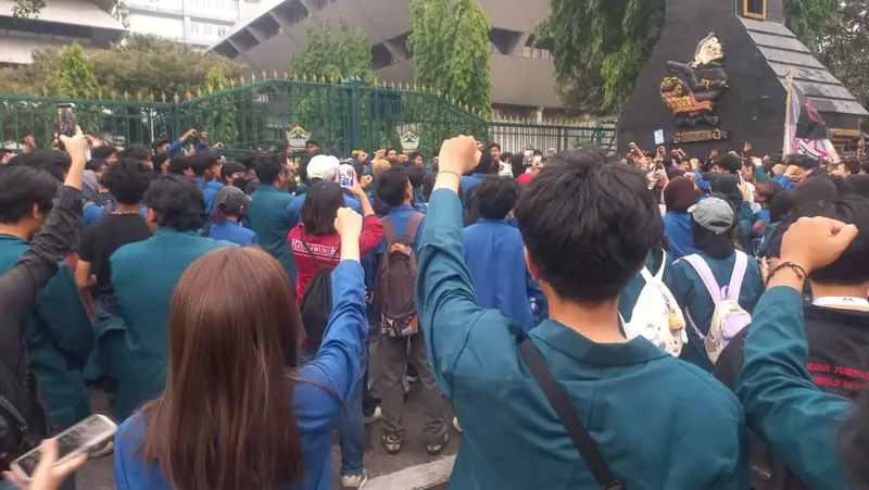 Mahasiswa Undip Datangi Kantor Gubernur Jateng, Bawa 9 Tuntutan soal Ekonomi hingga Reformasi TNI-Polri