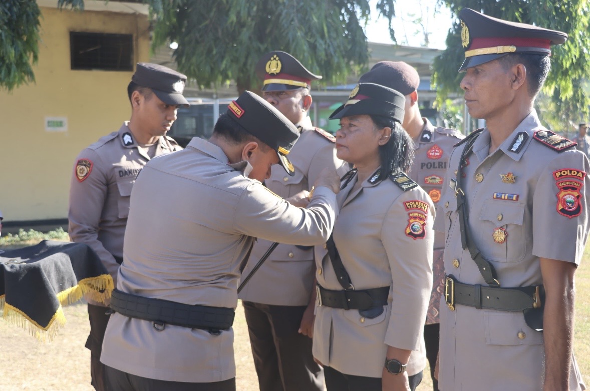 14 Pejabat Polresta Tidore Dirotasi, Kapolresta Ampi Mesias Von Bulow Pimpin Sertijab dan Ambil Sumpah Jabatan