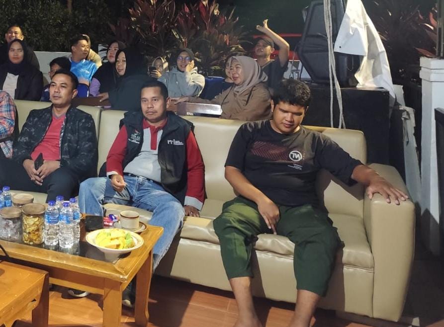 Dengar Bareng Piala Dunia 2026 di RRI Sanggau, Teman Tuna Netra Bisa Ikut Rasakan Sensasi Pertandingan