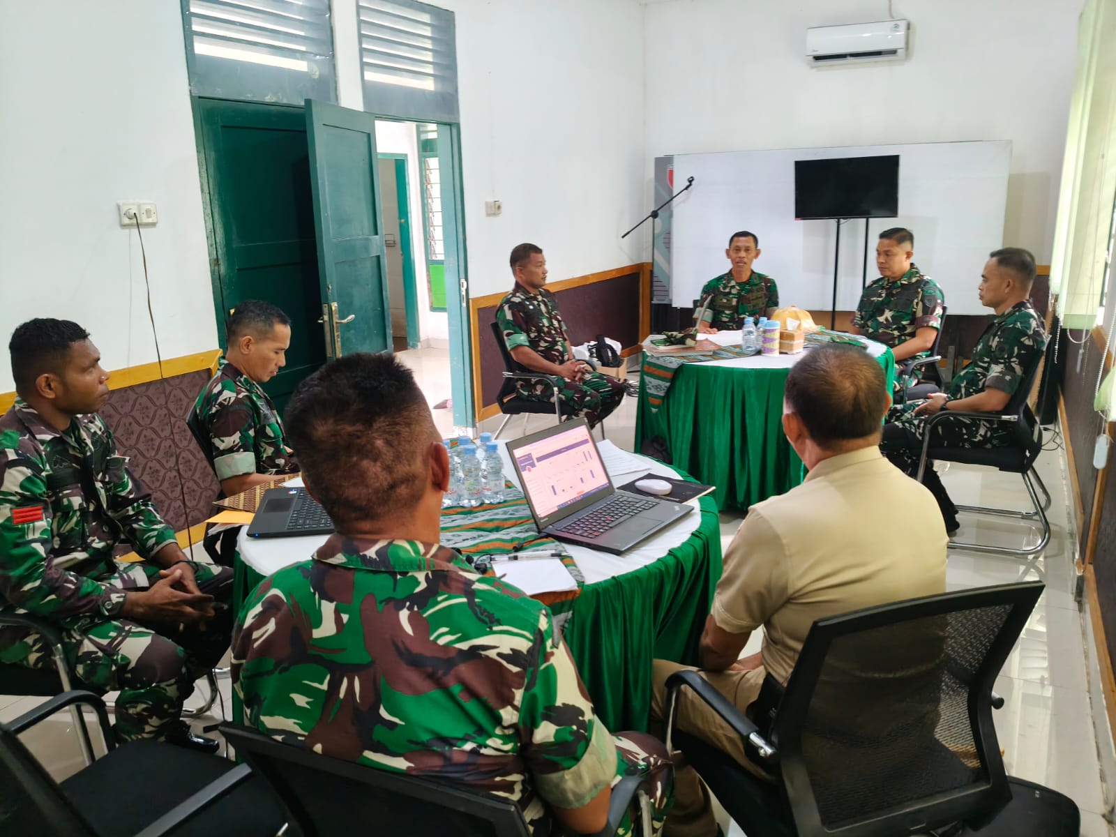 Tim Infolahtadam XIV/Hasanuddin Lakukan Pemeriksaan Administrasi Personel dan Logistik di Kodim 1419/Enrekang