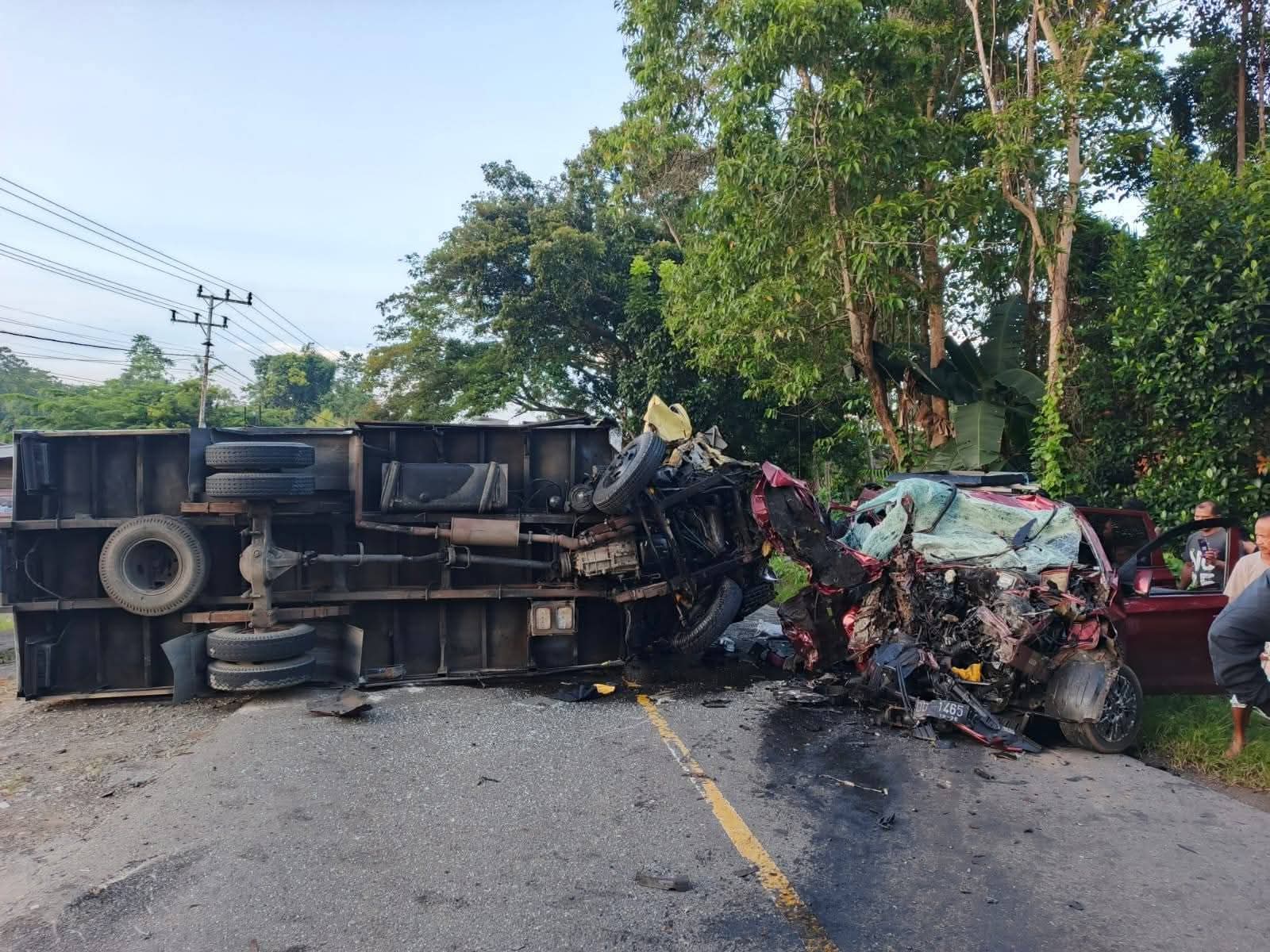 Kecelakaan Maut di Poros Palopo-Makassar, Tiga Orang Tewas Usai Truk Tabrak Wuling di Luwu