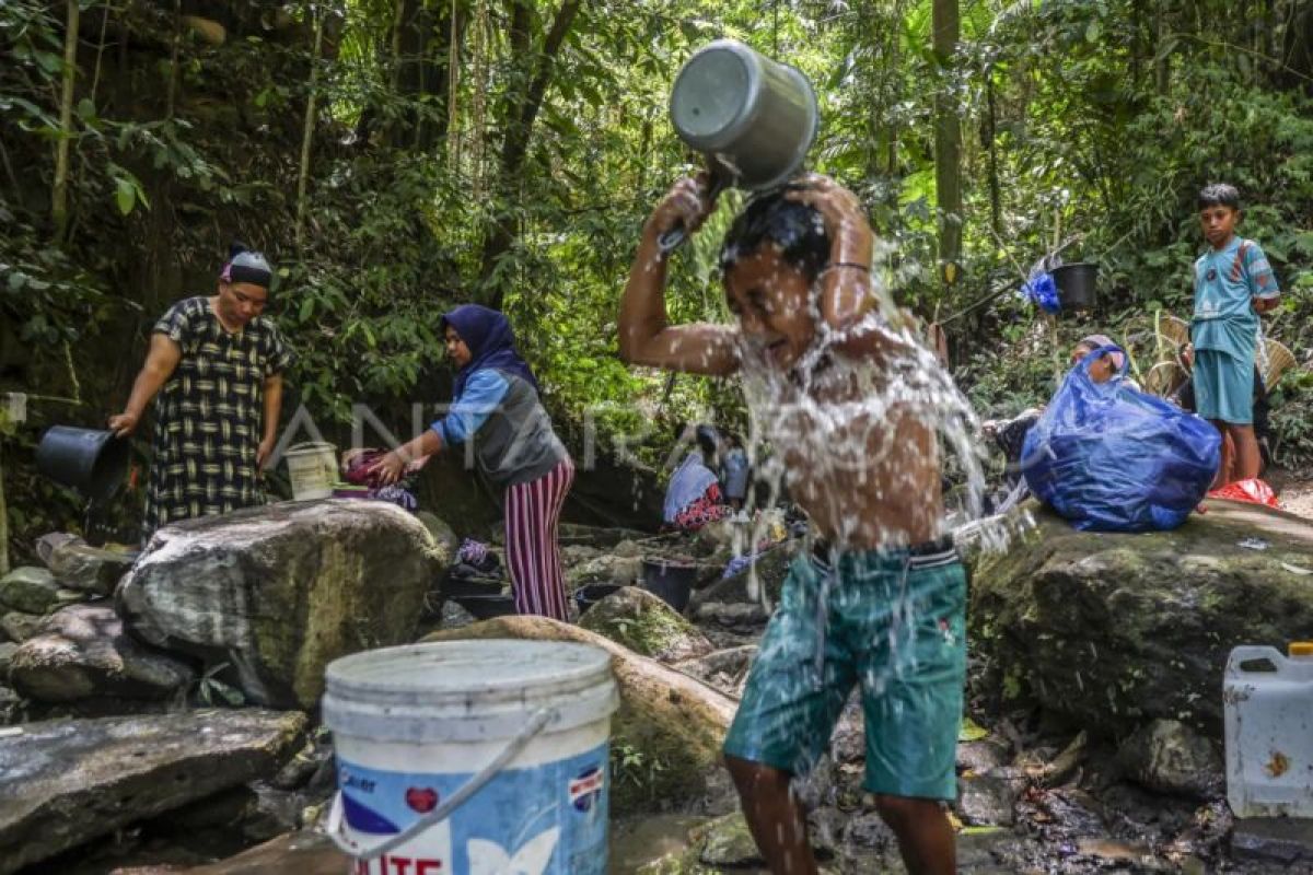 Kemarau Panjang Dua Bulan di Gurabunga Tidore, Warga Andalkan Mata Air Ake Goa untuk Air Minum dan Mandi