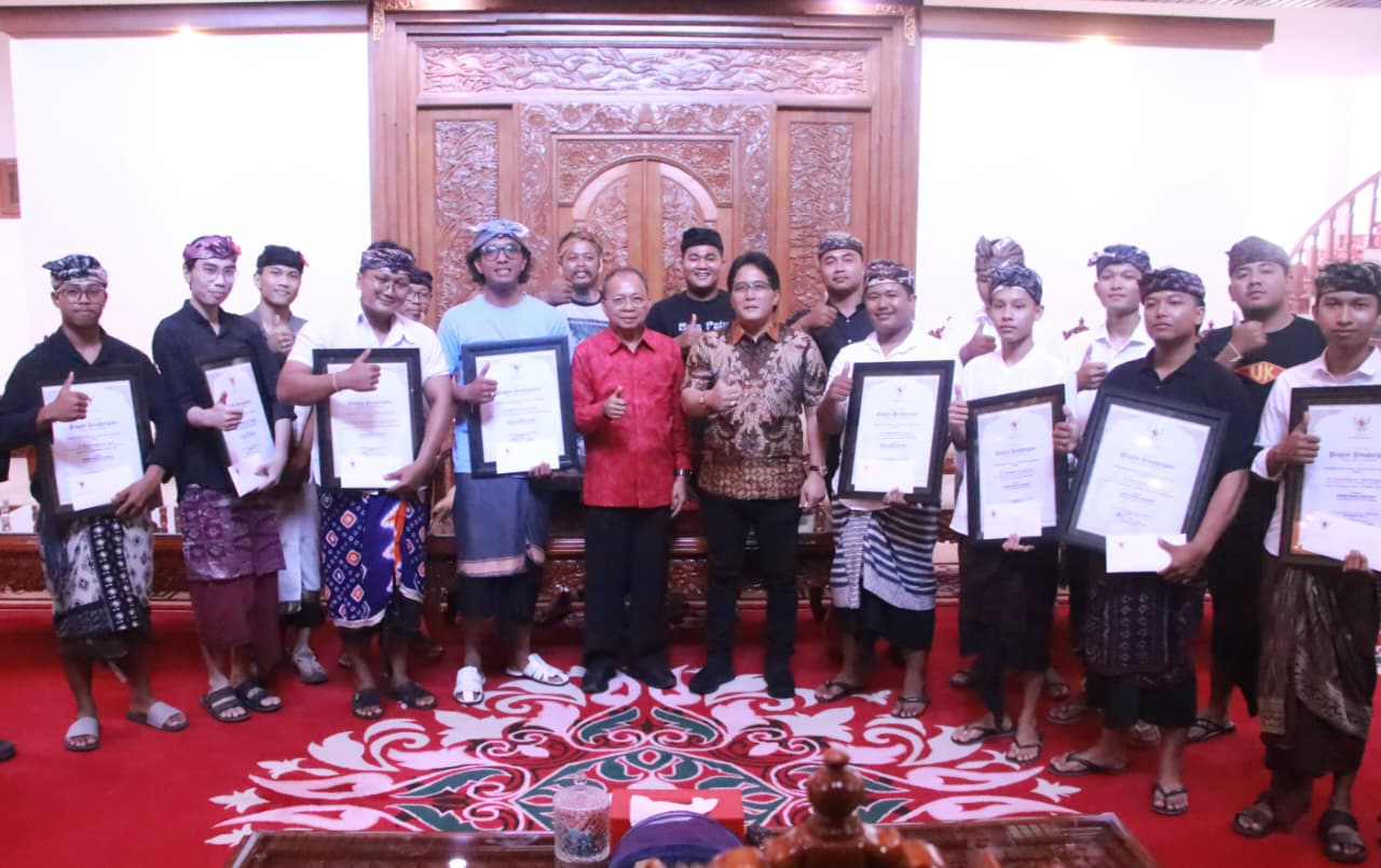 Pemprov Bali Beri Dana Pembinaan 10 STT Pemenang Ogoh-Ogoh Terfavorit