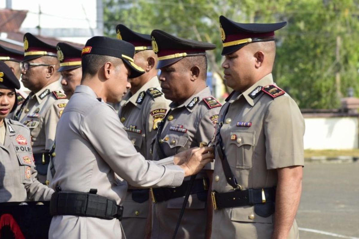 Kapolres SBT AKBP Ricky Pranata Vivaldy Mutasi 8 Pejabat Utama dan Kapolsek Jajaran
