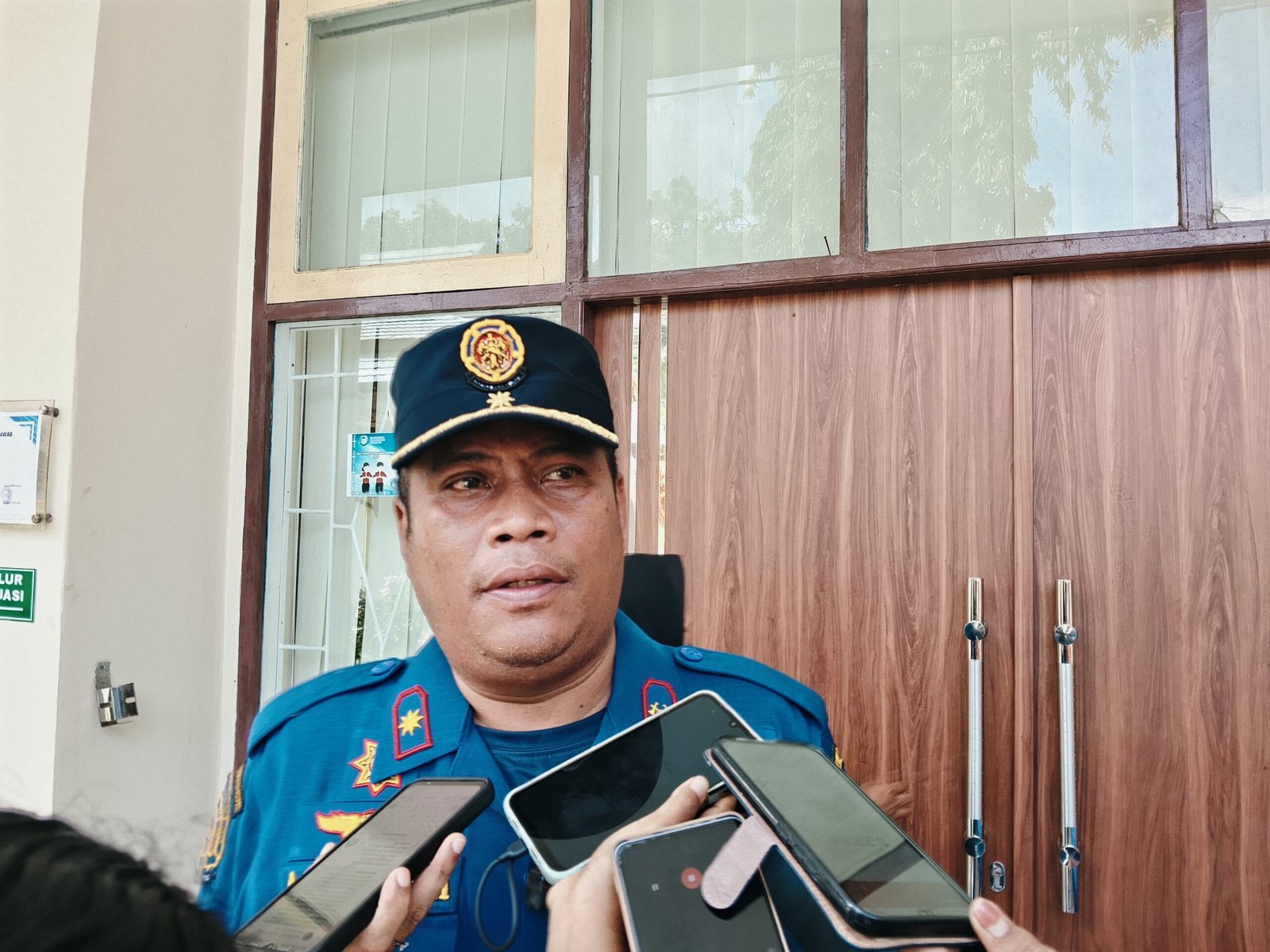 Damkar Ambon Jadi “Ayah Pengganti” bagi 30 Anak, Jemput dan Antar ke Sekolah di Hari Pertama Masuk