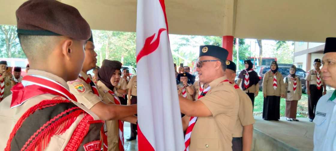 32 Anggota Pramuka Lahat Dilepas ke Jambore Nasional 2026, Ketua Kwarcab Titipkan Pesan Jaga Nama Baik Daerah