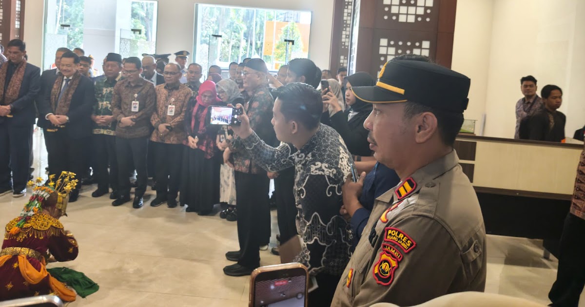 Polsek Jaluko Polres Muaro Jambi Kawal Kunjungan Wamenkumham Otto Hasibuan di Kampus UNJA Mendalo