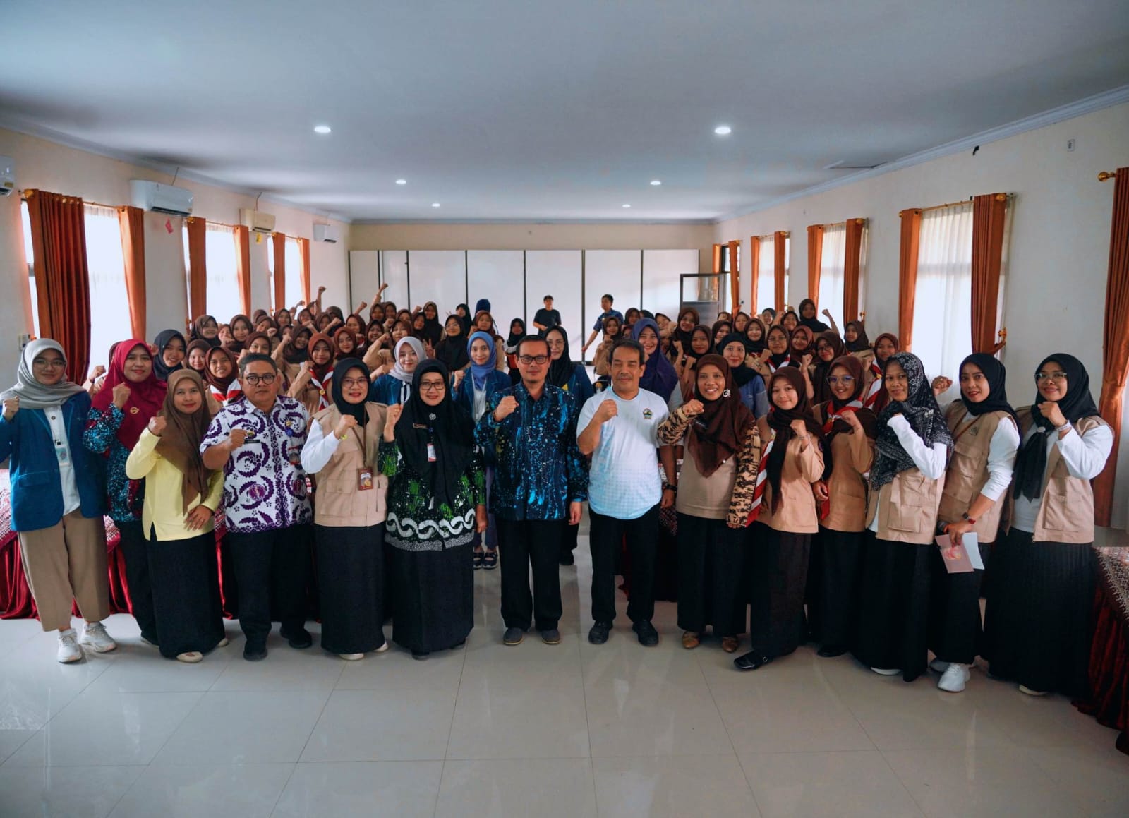 Dinkes Kabupaten Tegal Luncurkan Aplikasi KACANG BOGARES di SMAN 3 Slawi untuk Pantau Konsumsi Tablet Tambah Darah Siswi