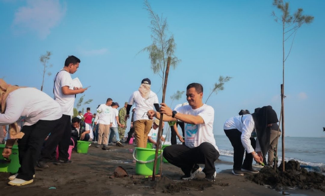 Gubernur Jateng Ahmad Luthfi Pimpin Penanaman 92.290 Bibit Mangrove di 16 Kabupaten/Kota, Ini Program Mageri Segoro