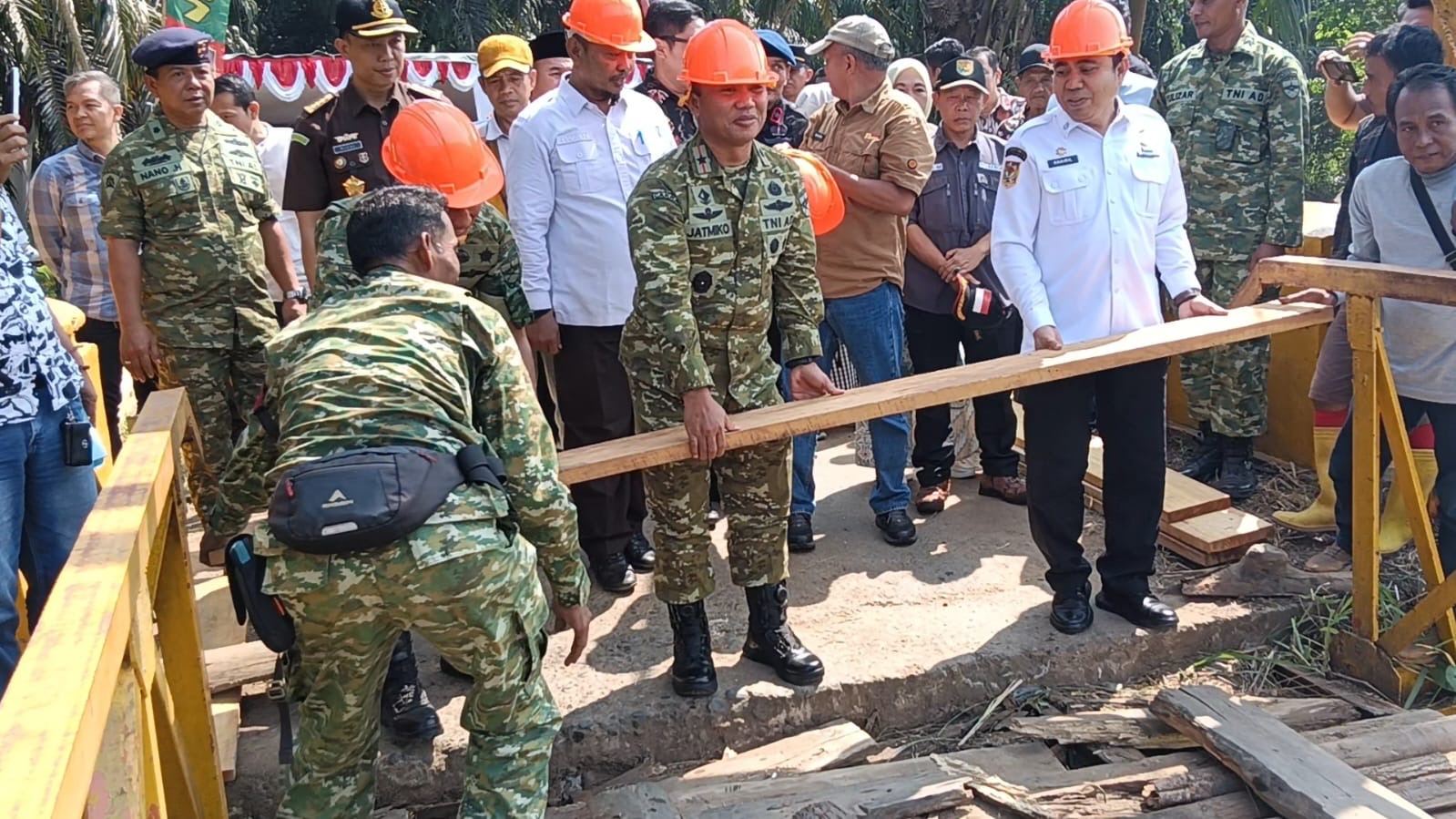 Jembatan Taba Pasmah Bengkulu Tengah Mulai Dibeton Usai 3 Bulan Rusak Parah, Akses Petani ke Kebun Putus