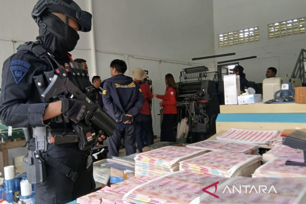 Rupiah Menguat 28 Poin ke Rp17.695 per Dolar AS, Harga Minyak Dunia Anjlok Jadi Pemicunya