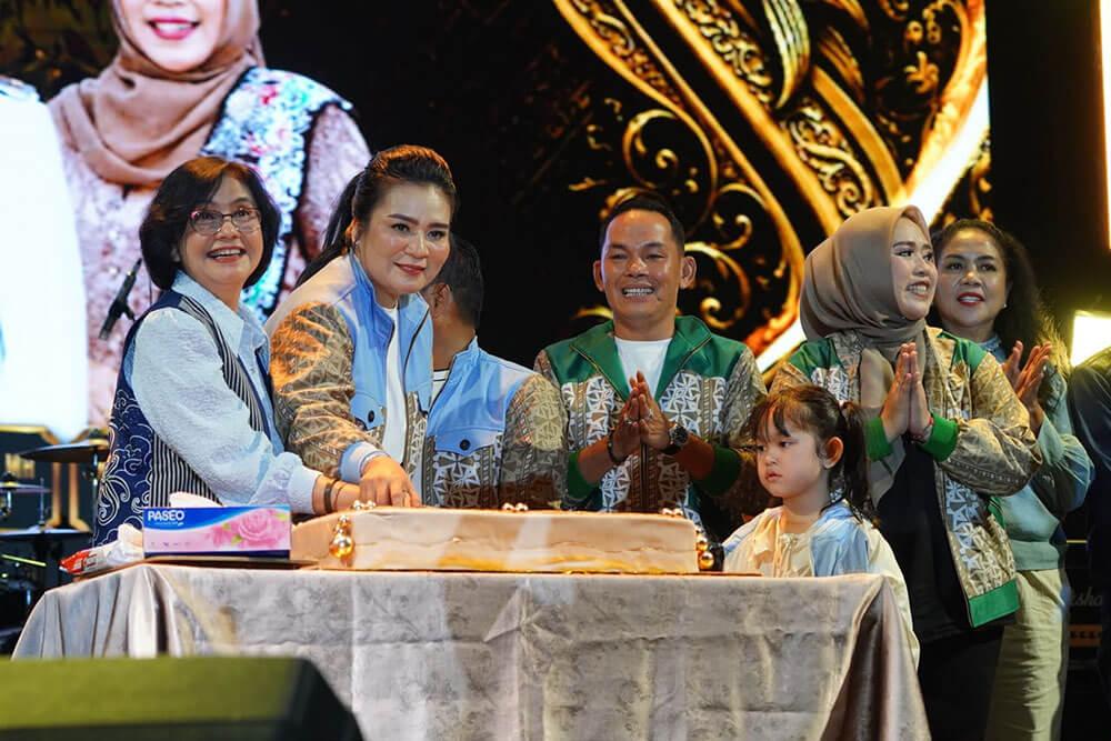 Sekda Kalteng Linae Victoria Aden Hadiri Malam Hiburan Rakyat HUT ke-24 Murung Raya, Sampaikan Pesan Karhutla dan Efisiensi Anggaran