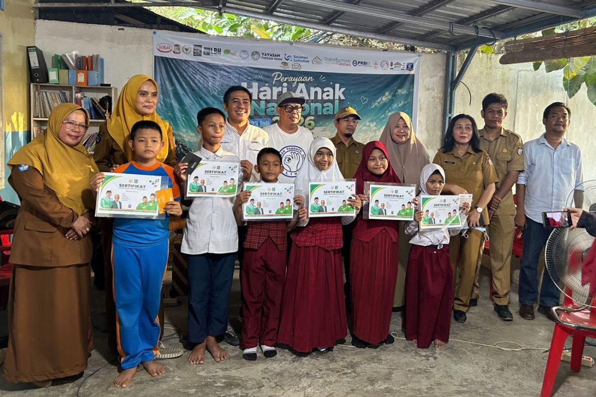 146 Anak Pemulung di TPA Antang Makassar Terima Beasiswa PIP, Kepala Dinas Pendidikan Juga Beri Bantuan Pribadi untuk 13 Anak