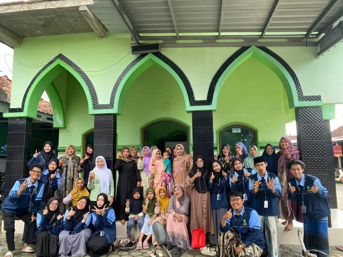 Mahasiswa KKN UIN Walisongo Semarang Ajak Ibu-Ibu Fatayat di Demak Pilah Sampah dari Rumah, Ini Manfaatnya