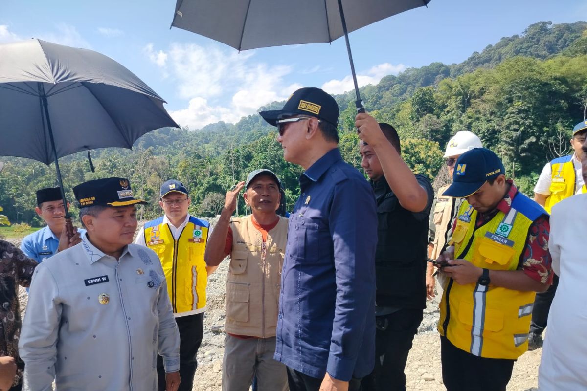 Pemkab Agam Serahkan Proposal Rp858,98 Miliar ke Menteri PU untuk Perbaiki 35 Ruas Jalan Rusak Akibat Bencana