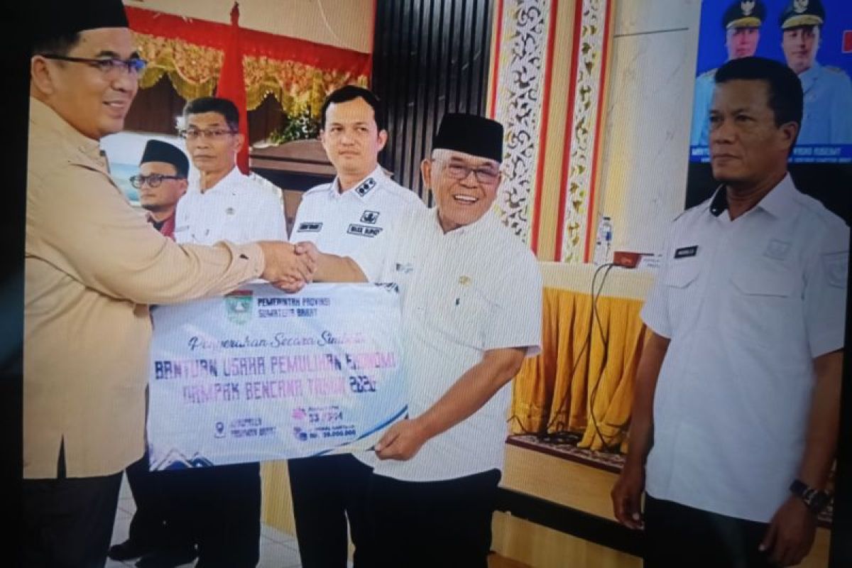 Pemkab Pasaman Barat Salurkan Bantuan Usaha Rp 159 Juta untuk 53 Keluarga Terdampak Bencana 2025