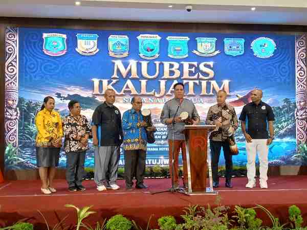 IKALJATIM Se-Tanah Papua Gelar Mubes di Kota Sorong, Tokoh dan Pejabat Sepakat Perkuat Peran Sosial demi Pembangunan Daerah