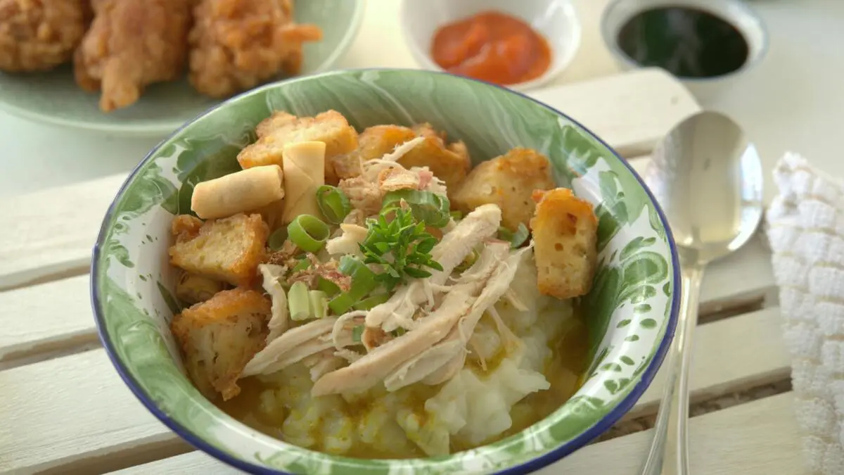5 Tempat Bubur Ayam Paling Hits di Cirebon: Ada yang Buka 24 Jam hingga Sekte Kuah Banjir yang Gurih